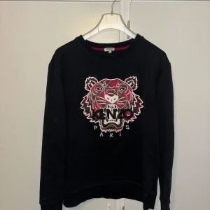 Svart tröja  - Bra skick passar storlek M