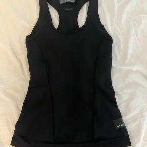 Tränings linne  - Säljer det här träningslinnet som jag aldrig använt i storlek xxs💕💕