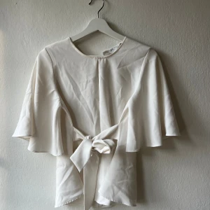 Zara topp - Bra skick, perfekt till vardag, fest eller jobb! Fin passform 