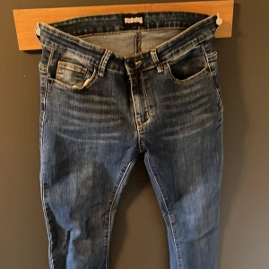 Jeans - Säljer ett par jeans som är i bra skick och inte använda mycket