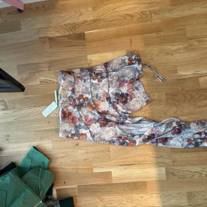 Kjol urban outfittefs - Kjol från Urban outfitters helt ny köpt för 500