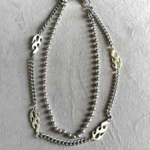 Kedja men eldsflammor  - Kedja