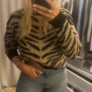 Leopard tröja  - Stickad leopard tröja från Nakd  