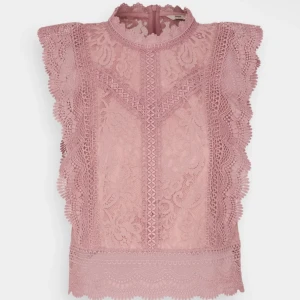 Topp - Superfin topp som jag använd 1 gång, vid bröllop💓 köpt för 400 så tänker att jag säljer för 250 kr. Storlek xs men passar både s också!!