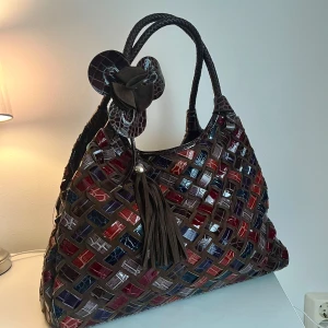 Axelrems väska - Otroligt snygg axelrems väska som är ren och fin på insidan också🩷 Kan skicka bild 