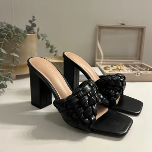 Klackar - Jättesöta klackskor köpta i Grekland. Väldigt gott skick