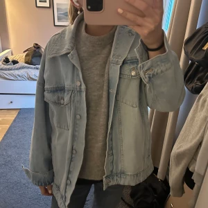 Jeans jacka zara - Super snygg oversized jeans jacka i storlek M-L 🫶🏼 superbra skick 