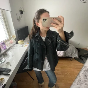 Jeansjacka - Jeansjacka i tjockt material!!💘