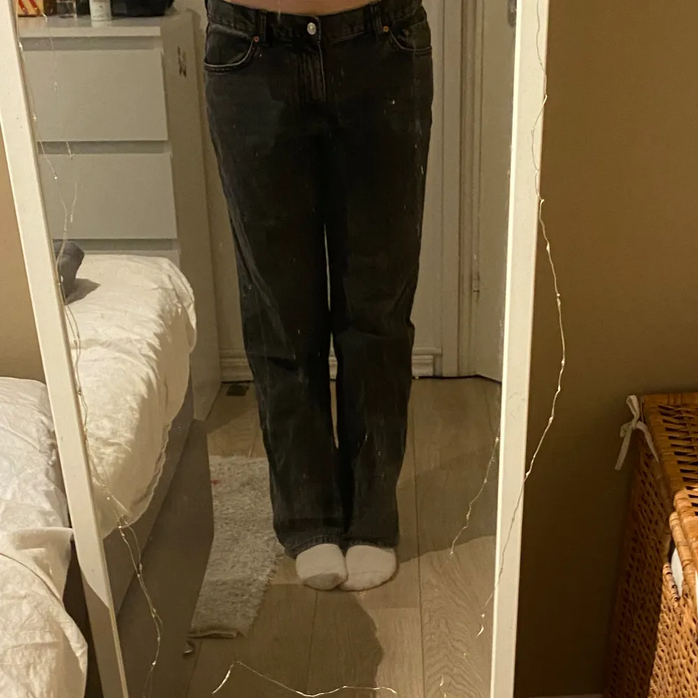 Low waist jeans från Gina, storlek 40💕. Jeans & Byxor.