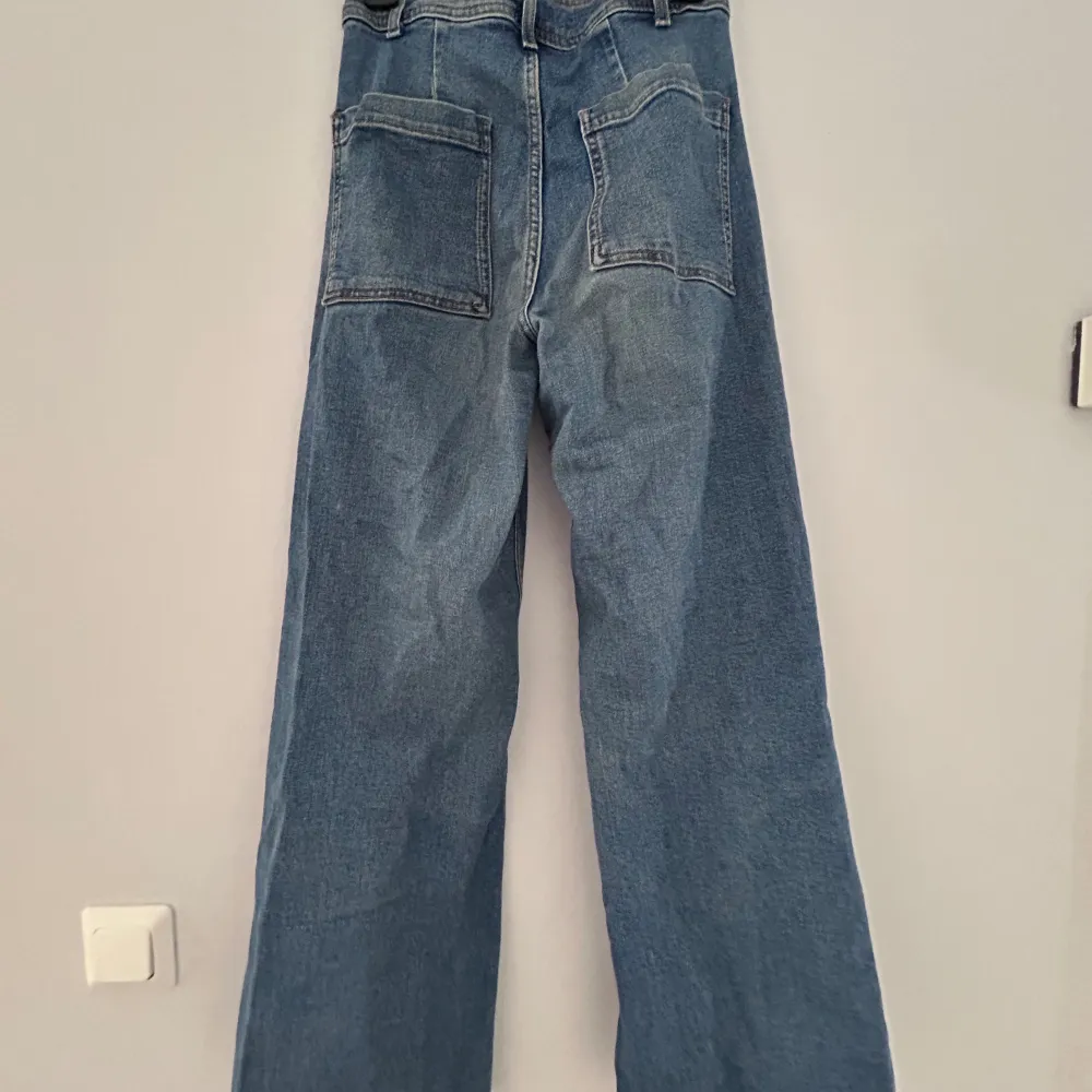 Högmidjade jeans från Zara i modellen Marine Straight 💙 . Jeans & Byxor.