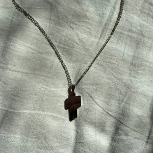 Billie Eilish halsband - Fint Billie Eilish (blohsh) halsband!! Säljer då jag inte använder längre. Skriv för fler bilder💝