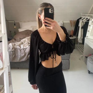 Svart topp - Söt svart topp i storlek m💕