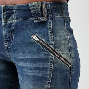 Jeans🖤 - Helt slutsålda sjukt coola jeans från Urban💗 Nyskick. Storlek 26W 32L🤍