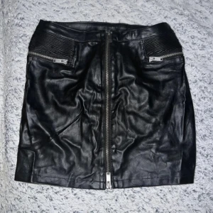 Skinnkjol - Skinnkjol i storlek xs. Nyskick 