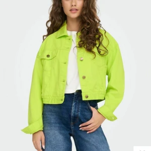 Jeansjacka i neon - Jeans Jack från Even & Odd i storlek S💚