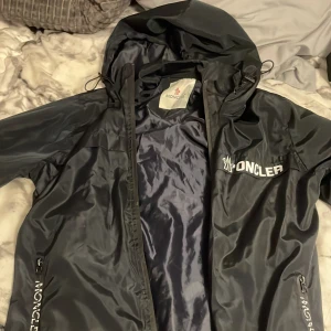 Moncler  - Äkta 