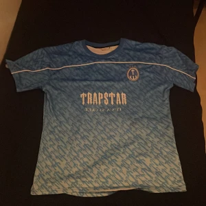 Trapstar Fotbollströja - Helt ny. Äkta.