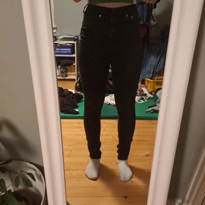 Jeans - Använda några ggr. Funkar även för S.