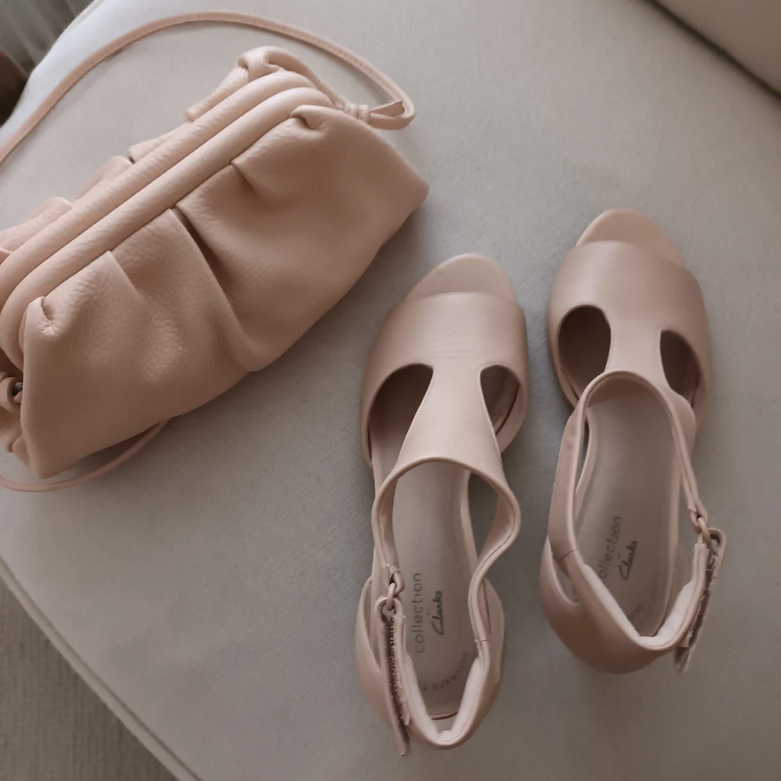 Puderrosa clutch/crossbody och sandaletter i äkta skinn. - 90