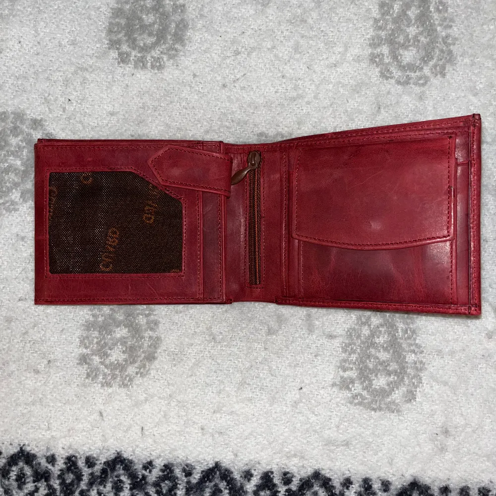 Plånbok från Guard, knappt använd i perfekt skick.. Övrigt.