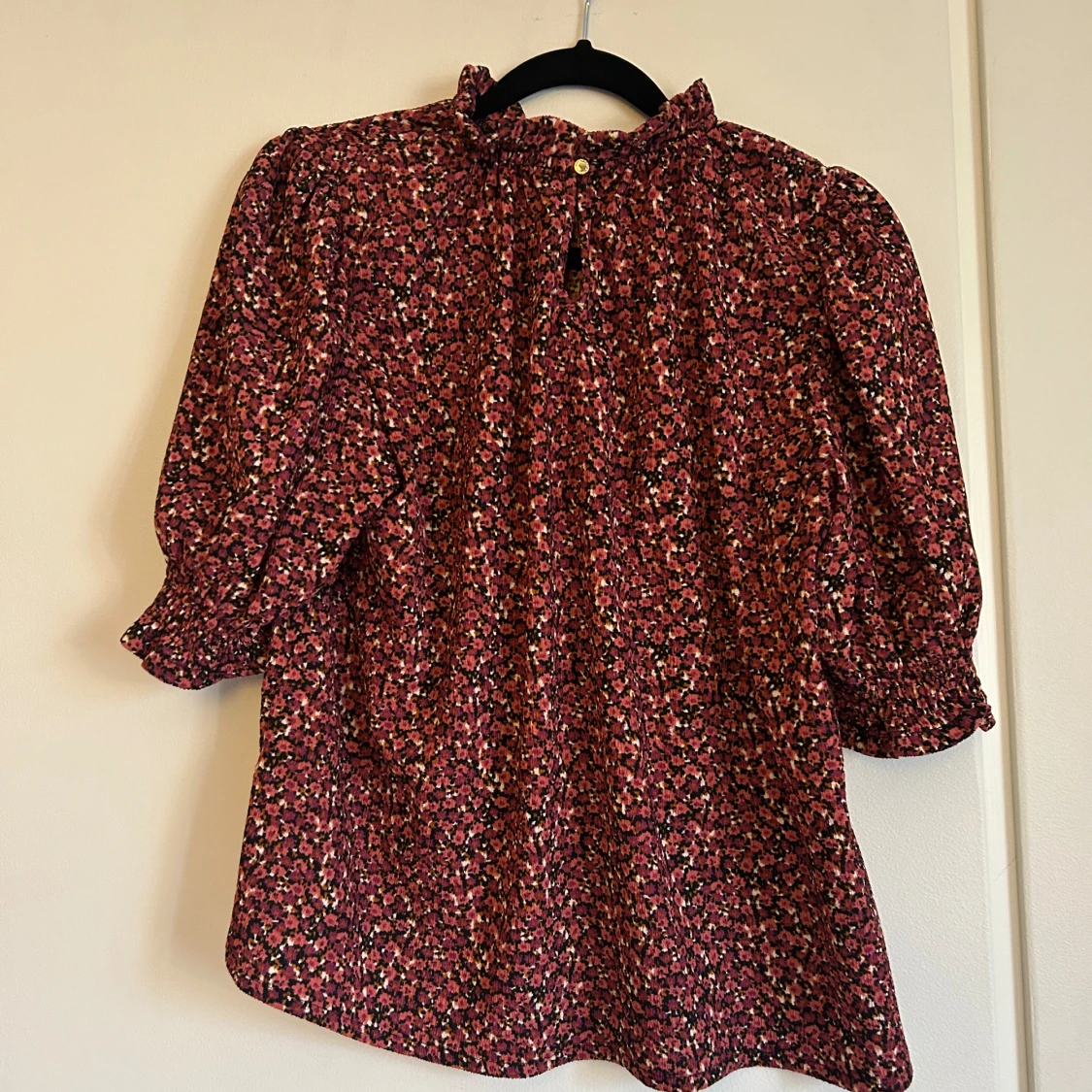 Småblommig top/blus - 90