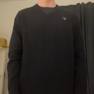 Gant tröja - Skick 10/10 (helt ny), nypris 900kr, stickad tröja, frågor i dm