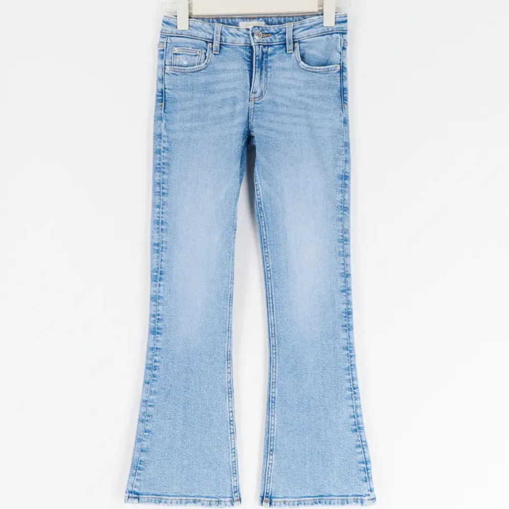 Blå jeans från ginatricot. Skriv för fler bilder eller frågor💕. Jeans & Byxor.