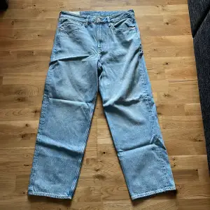 Schysta jeans som aldrig är använda. Frågor o funderingar? Tveka inte på att skriva