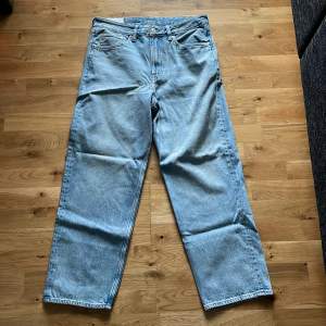 Schysta jeans som aldrig är använda. Frågor o funderingar? Tveka inte på att skriva