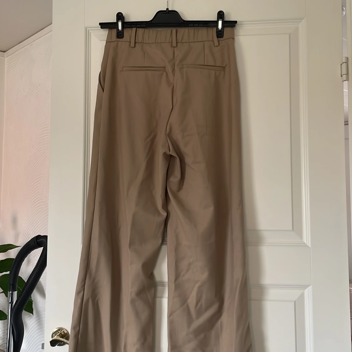 Beige kostymbyxor - 90