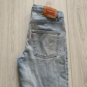 Levis jeans straight  - Säljer mina Levis jeans pga för små. Straight leg fit. Storleken är 12A/152 säljer för 150 spänn. Skickar snabbt. 