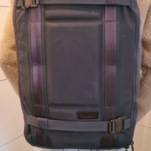 Douchebag 26L  - Säljer denna fina douchebag, i nyskick! Det är en väldig bra, rymlig, smidig och snygg väska! Nypris är 2499 kr
