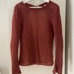 Weekday topp - Fin och meshad tröja med öppen rygg