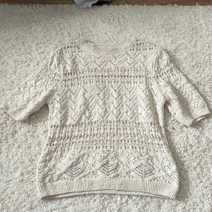 Stickad t-shirt - Stickad t-shirt från Zara💖 storlek S, fint skick