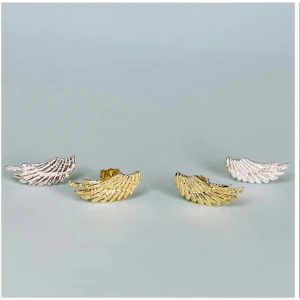 Ving-örhänge l8haselblad - As snygga silvriga vingar från l8h!! Köpta för 500kr💗🥰🥰🥰 