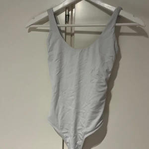 Vit body - Vitt body i storlek XS