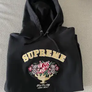 Supreme centerpiece hoodie 9/10. 