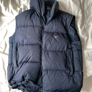 Vintage Nike väst - Nike Puffer väst. Bra skick. Dm för bud.