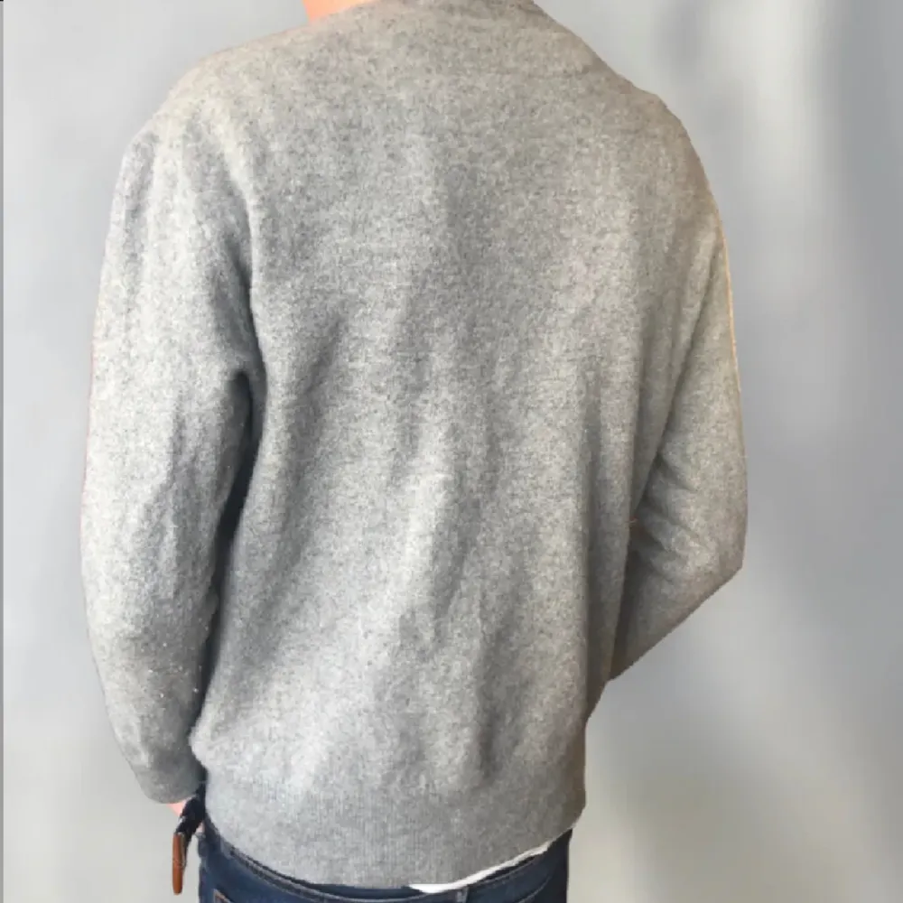 Snygg Ralph lauren tröja i merinoull 💫 Modellen på bilden är 173cm. Skriv vid frågor och funderingar ✨. Hoodies.