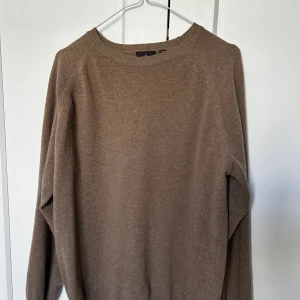 Oscar Jacobsson tröja - Superfin tröja från Oscar Jacobsson i superfint skick 9,5/10. Säljer den pga att jag inte har någon användning av den. Nypris 1399 mitt pris 449