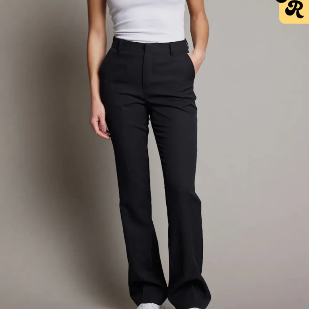 Säljer dessa kostym byxor i modellen Vilma💕dom är endast använd 1-2 gånger. Jeans & Byxor.