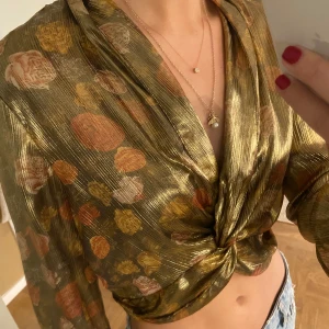 Zara blus  - Perfekt middags topp! Skriv för frågor eller funderingar🥰