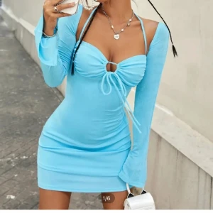 Klänning - Från shein, aldrig använd. Köparen står för frakt kan mötas upp i gbg