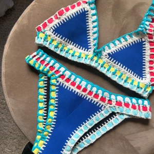 Bikini oanvänd  - Superfin bikini som är helt oanvänd, inte ens testad då jag såg på direkten att den inte skulle passa! Går även att vända ut och in för en annan färg, se bild 1 & 2. (Säljer som ett set). Pris går att diskutera vid snabb affär! 