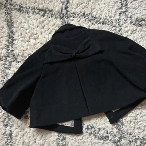 Bolero kofta - Supersöt kort kofta bolero i bra skick💗 Skriv om ni har frågor. (70% Ull)