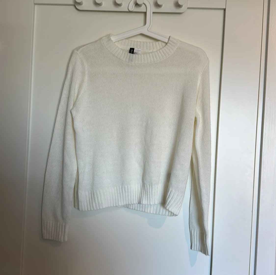 2 stickade tröjor  - 90