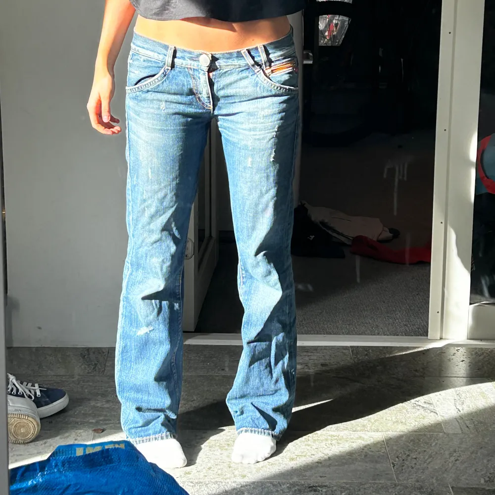 Vintage lågmidjade Miss Sixty jeans, köpta här på plick men aldrig använda 💕 har nämligen sådana sjuka mängder jeans . Jeans & Byxor.