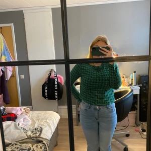 Långärmad  - Väldigt fint skick, säljer den eftersom jag aldrig använt den då den bara ligger och samlar damm, prislapp finns kvar. Hör gärna av er om ni har några frågor eller vill ha fler bilder. 200kr + frakt