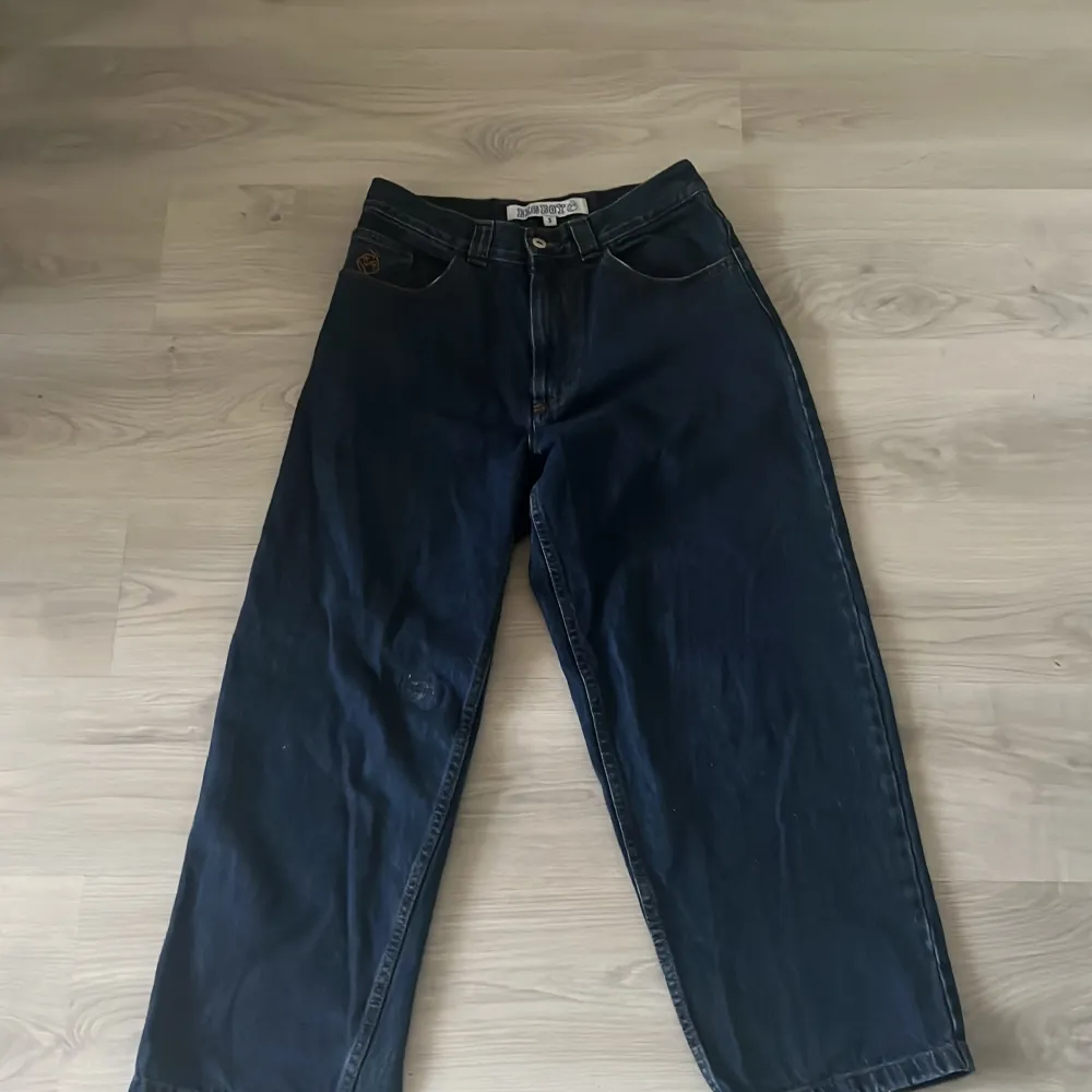 Jag säljer dem hära polar big boys jeans för  det är inte min stil längre, och dem är i storlek S. Och har använt dem väldigt mycket. Kontakta om ni har några frågor❤️köpt dem för 1500. Jeans & Byxor.