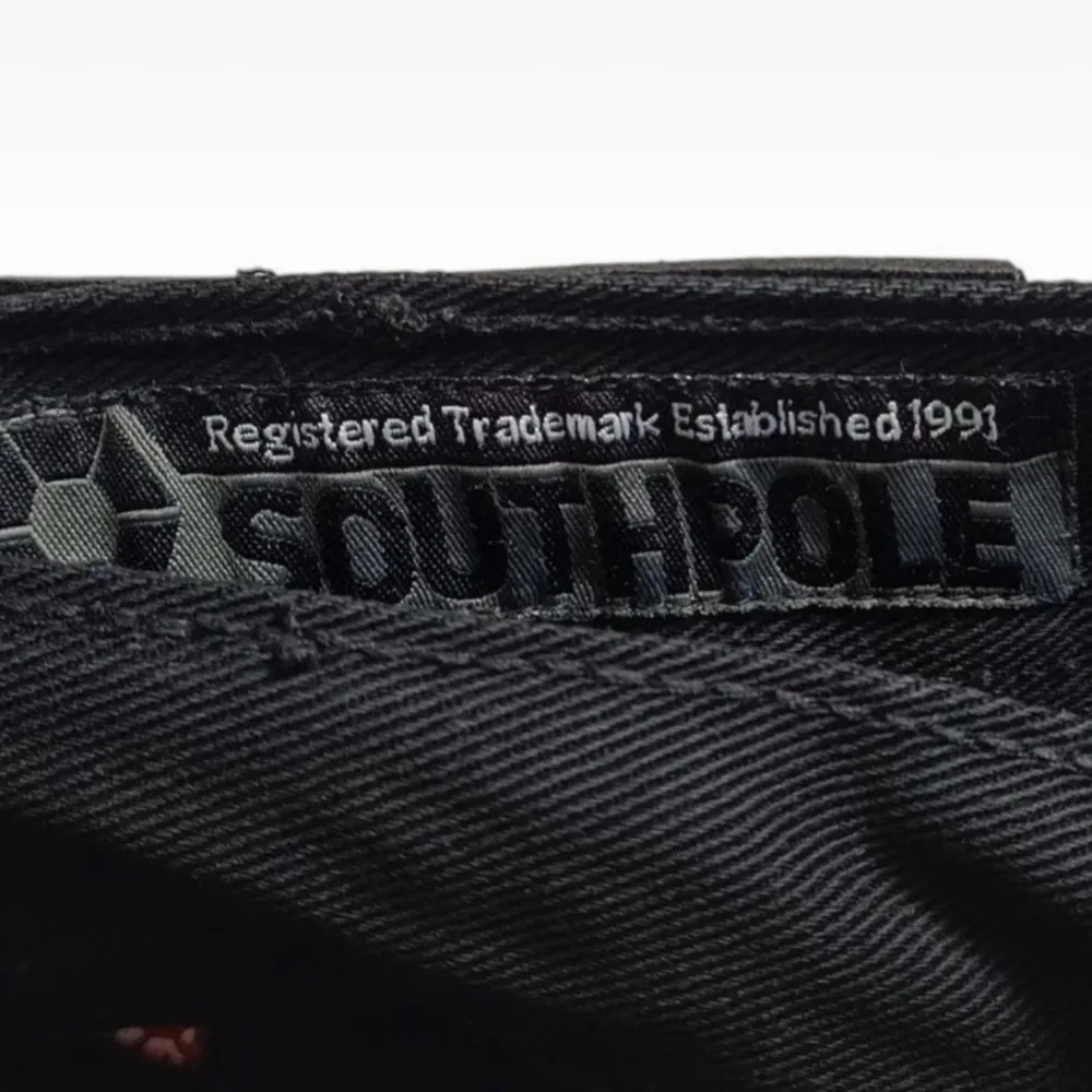 Hella rare southpole jeans🔥🔥 Osäker om jag vill sälja, därför så högt pris😅 44/104/34/27. Jeans & Byxor.